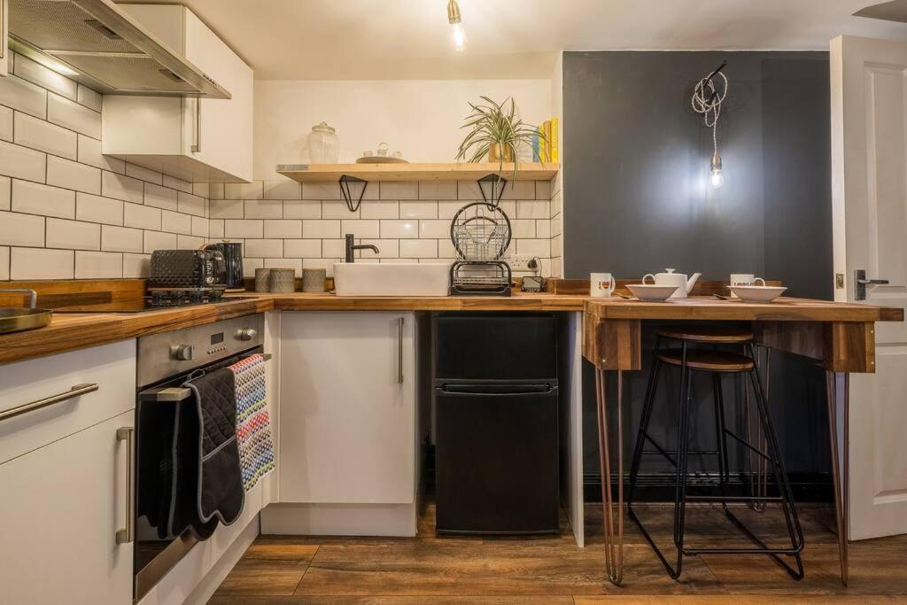 Modern 1-Bed Central Apartment With Outside Space Μπράιτον Εξωτερικό φωτογραφία